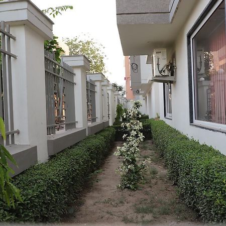 Braj Villas Vrindāvan Exteriör bild