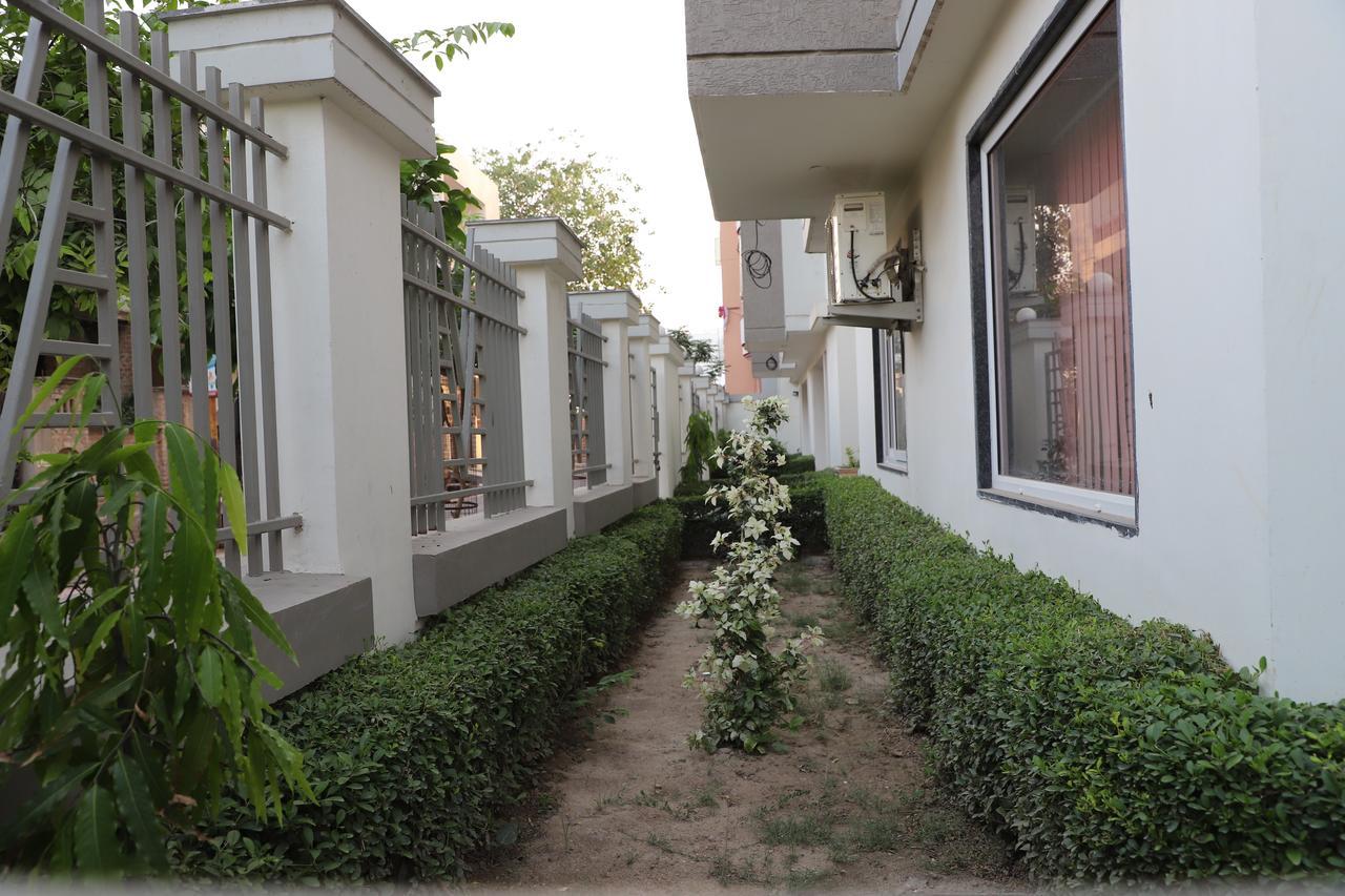 Braj Villas Vrindāvan Exteriör bild